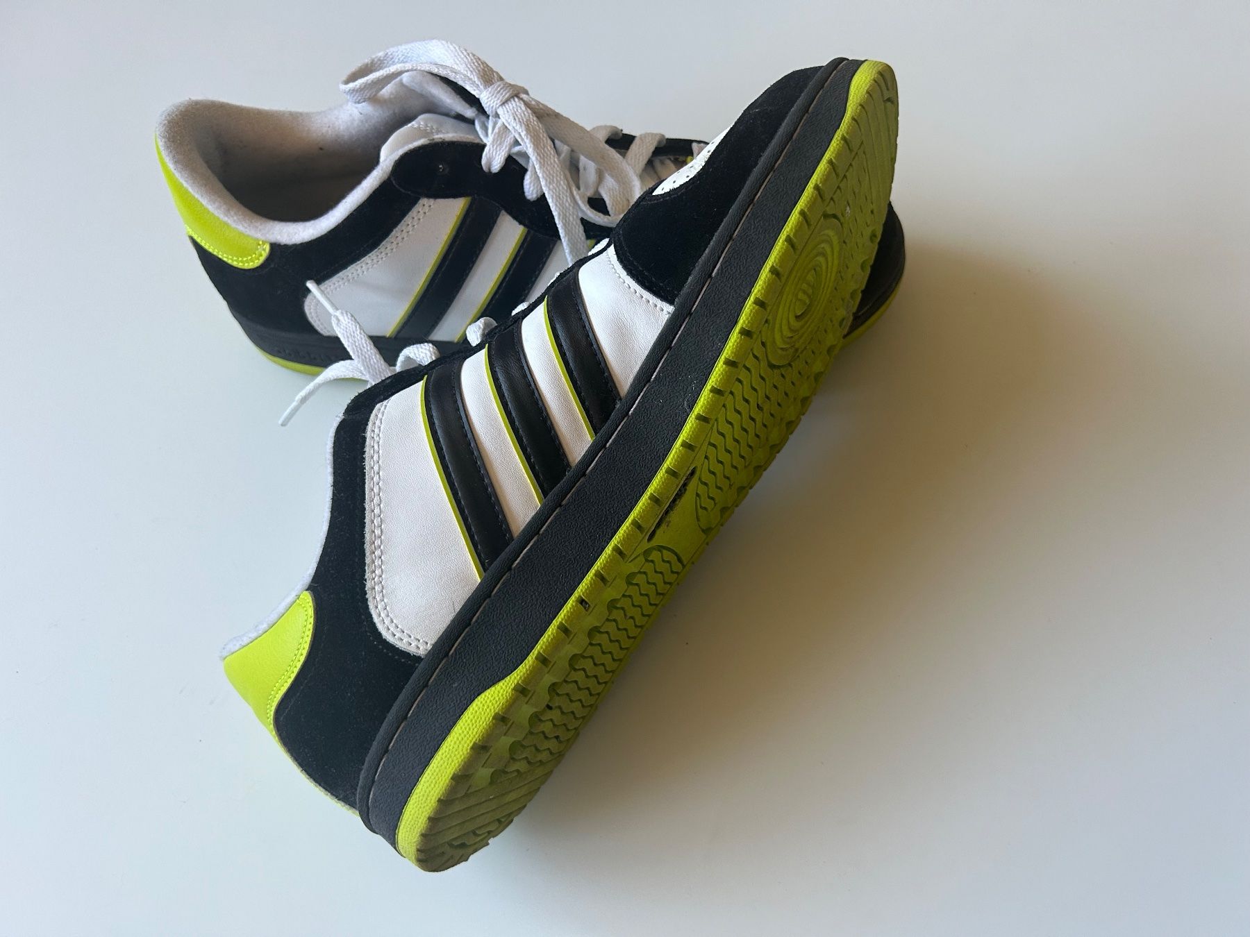 Adidas Herrenschuhe: Adidas Sneaker Gr.43 1/3 – Gebraucht aus Seuzach von del_w5vl 1