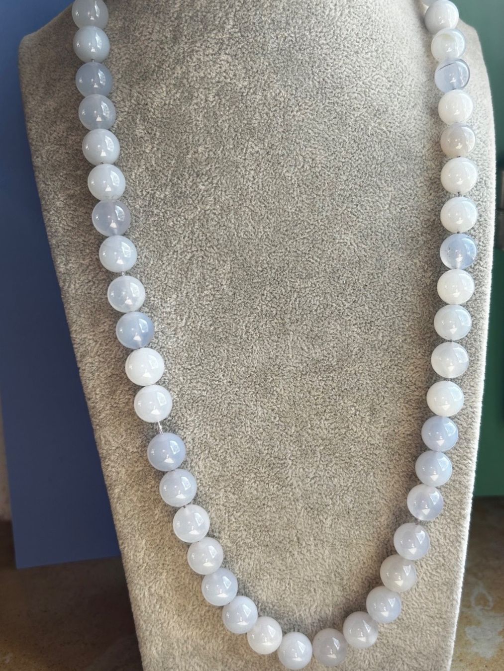 Catenine: Halskette CALCIT hellblau (75cm) – Usato da Laufen venduto da belleskulptur