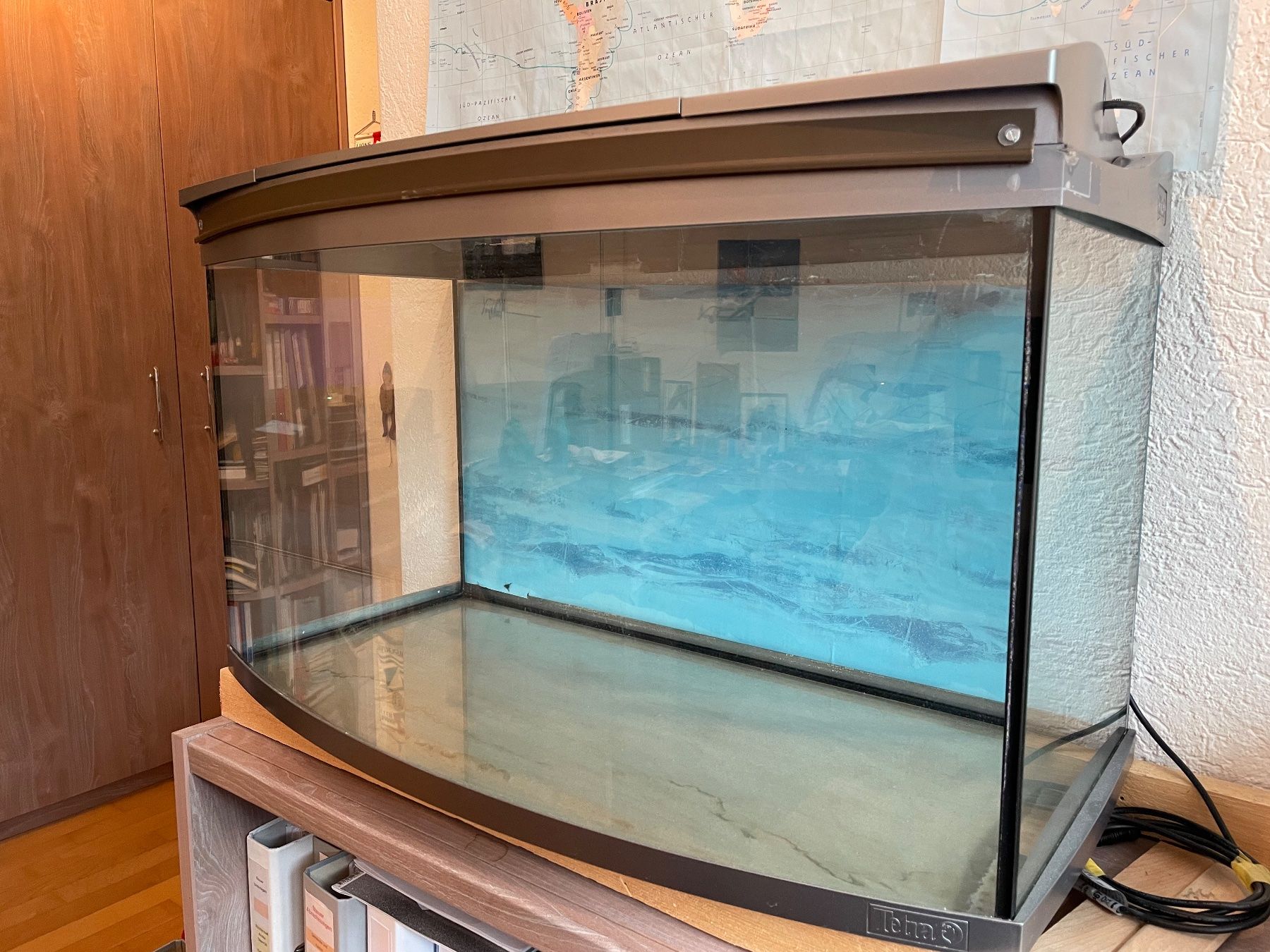 Acquari: Aquarium  mit gebogener Frontscheibe und Aussenfilter – Usato da Richterswil venduto da hiposa
