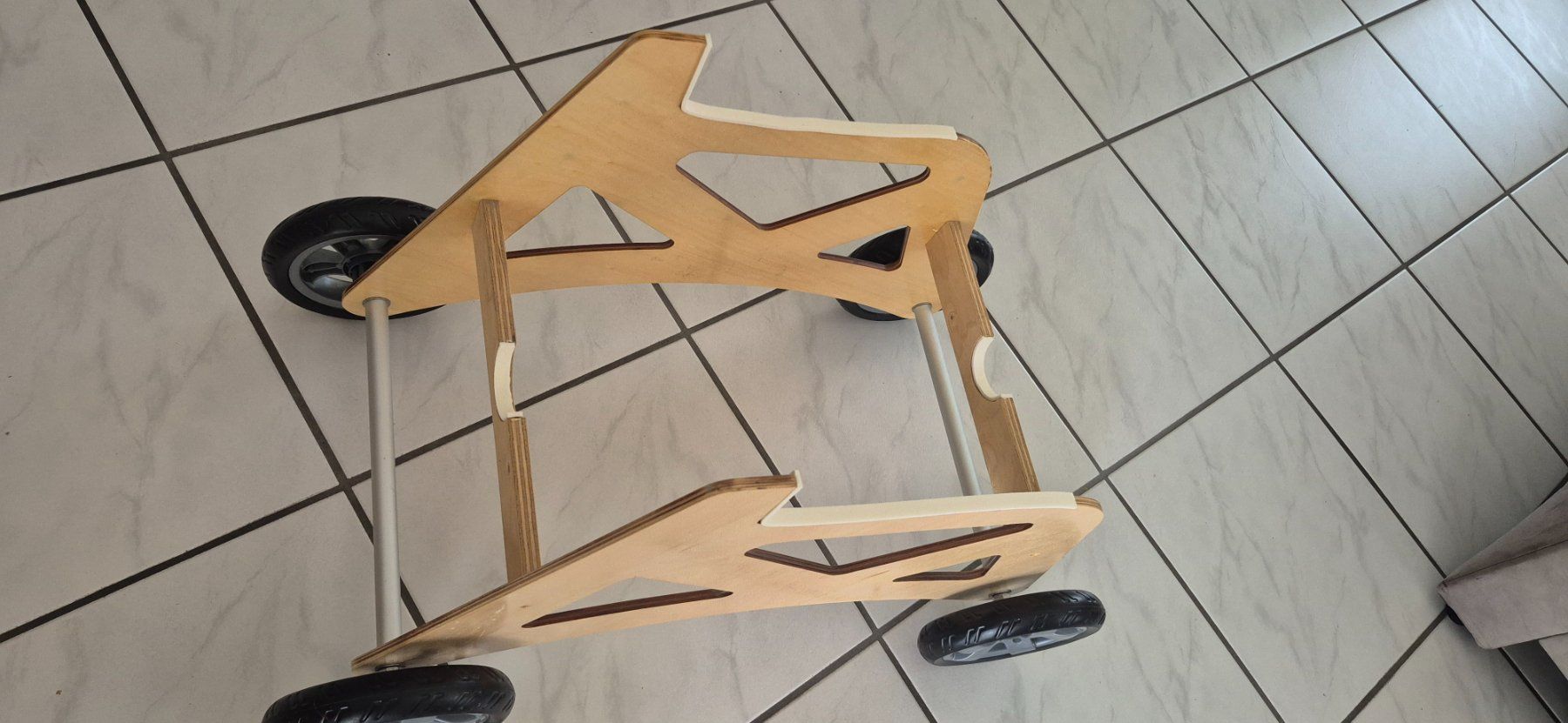 RC Modellbau: Startwagen – Gebraucht aus Lyss von Delta-1 1