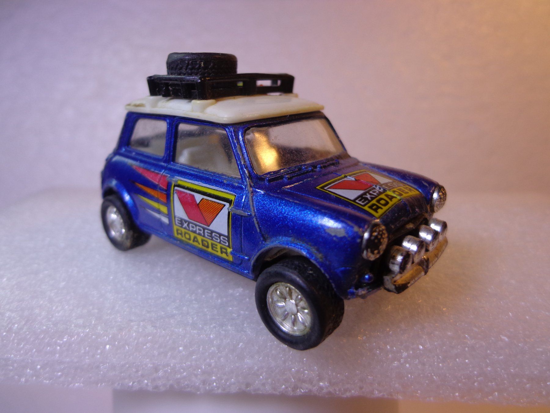 Modellini d'auto: Mini Modelle, Modellautos 10 Stück – Usato da Hinterkappelen venduto da Roku5 7