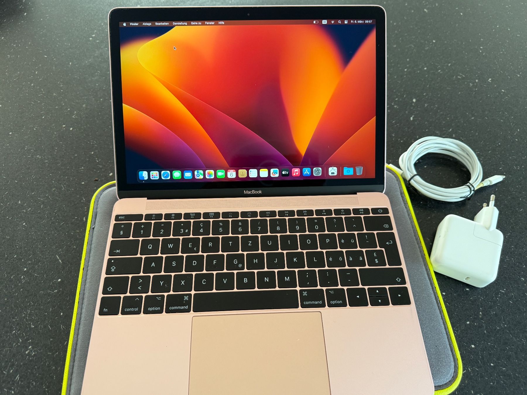 Apple Notebook: MacBook 12-inch,2017,Retina,1,2GHz intel Core m3 – Usato da Niederuzwil venduto da cutorem 3