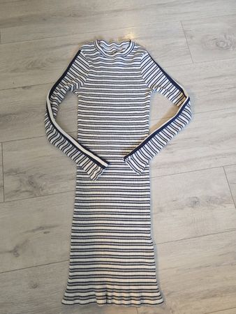 Sommerliches, gestreiftes Kleid mit sportlichen Details 158 