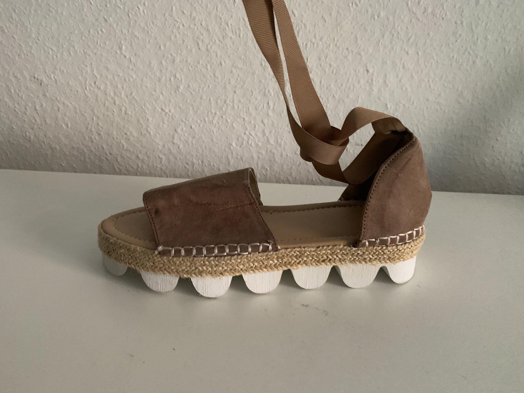 Scarpe da donna: Sandale braun-weiss - 39 – Usato da Zürich venduto da Diazaio 1