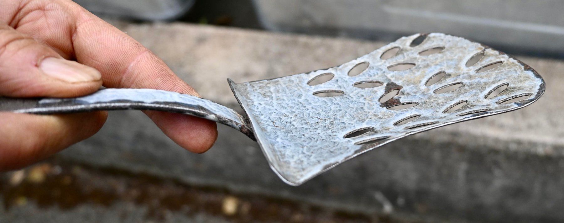 Küchengeräte: Antiker Emaille Pfannenwender L 38cm – Gebraucht aus Pfaffhausen von mono_rec 8