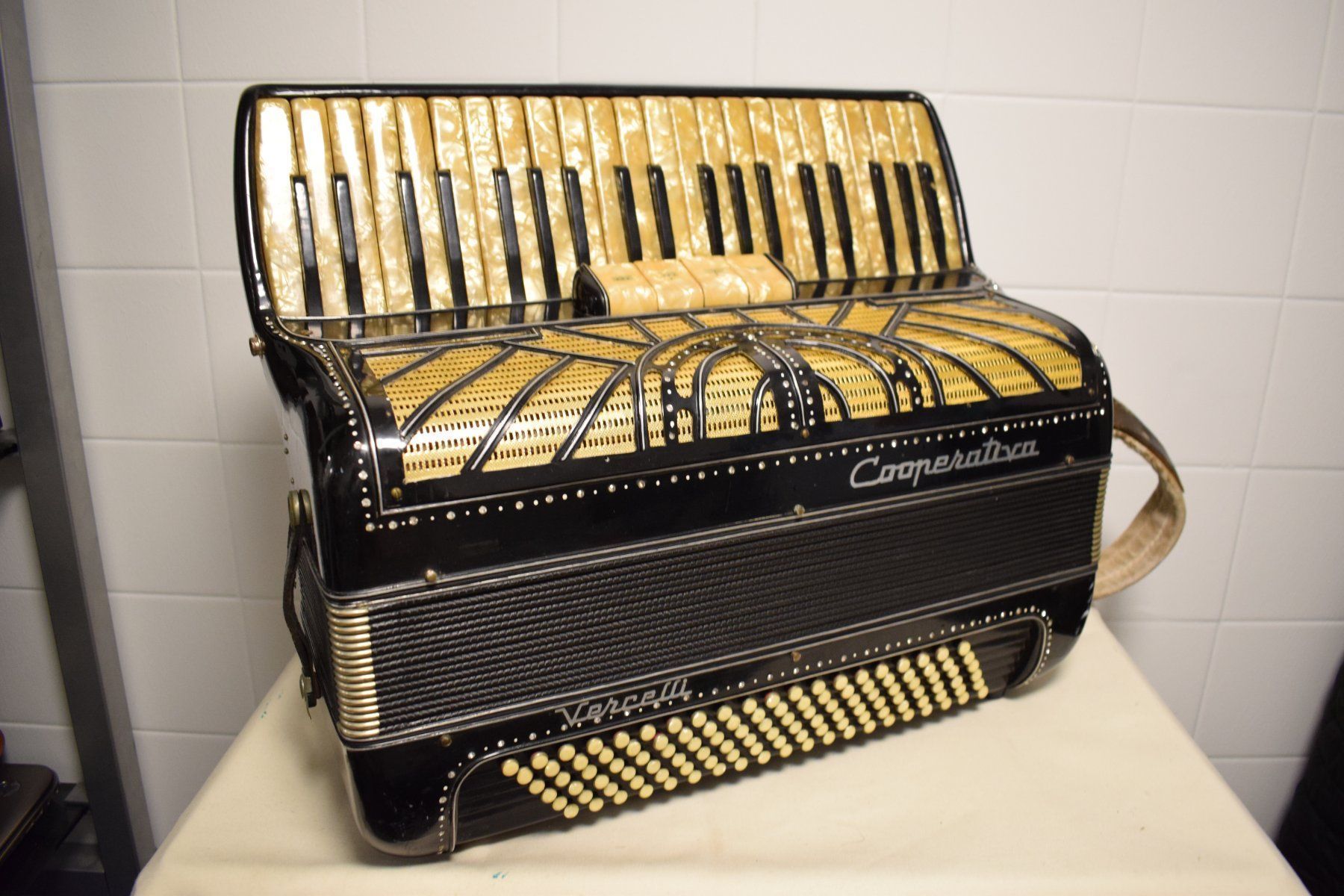 Strumenti musicali: Akkordeon chromatisch Cooperativa Stradella – Usato da Zürich venduto da Brockito 1