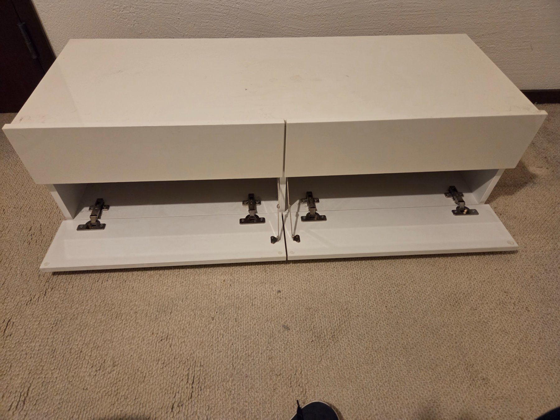 Mobili TV: Weisses TV-Möbel / Lowboard mit Fächern (110cm) – Usato da Aldesago venduto da lusuardi 1