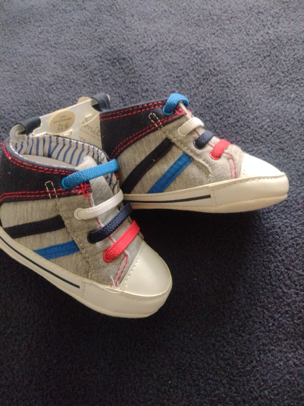 Schuhe für Jungen: New Baby Sneakers Size EU20.5 US5 – Neu und originalverpackt aus Zürich von cat_9cvz 1