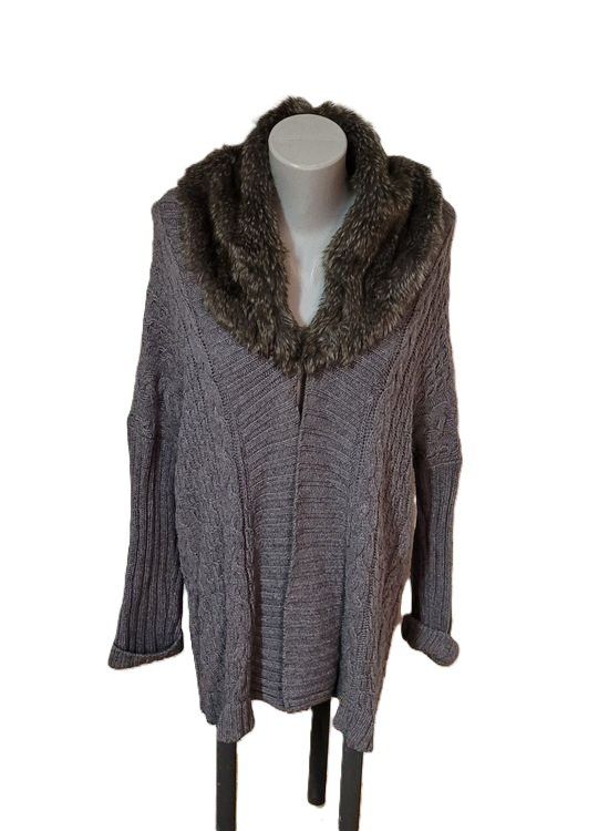 Zara Jacken: ZARA Knitwear Strickjacke Grau Gr. M – Gebraucht aus Füllinsdorf von Sunnebliemli7