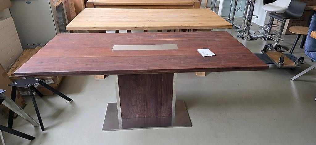 Tables: Tisch Nussbaum – Neuf avec emballage d'origine à Lützelflüh-Goldb par Rampenverkauf_72_