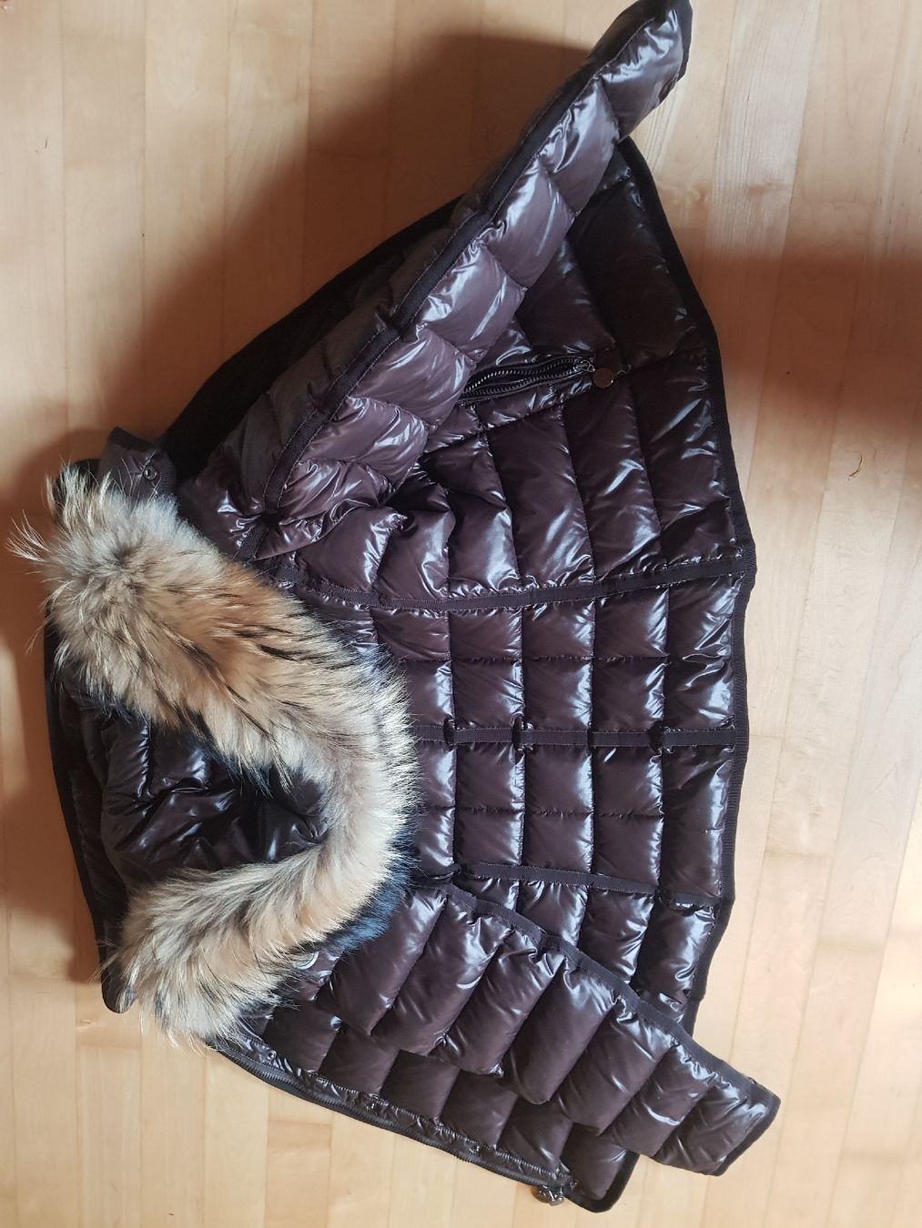 Moncler Jacken: Daunenjacke Moncler Armoise, Gr.4 – Gebraucht aus Weesen von Rodorma 3