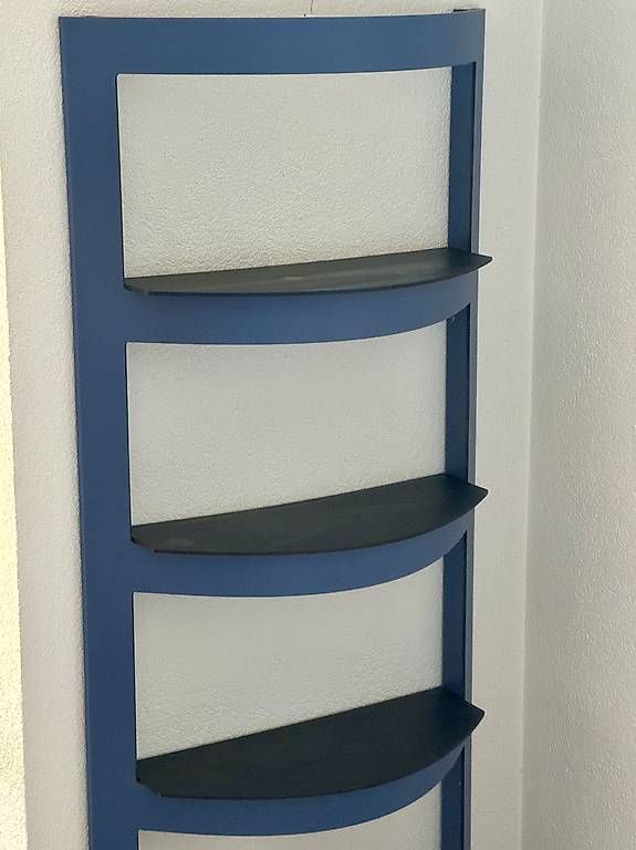 Étagères: 2 Étagères design bleues et noires  4 tablettes – D'occasion à Lausanne par Vinz89