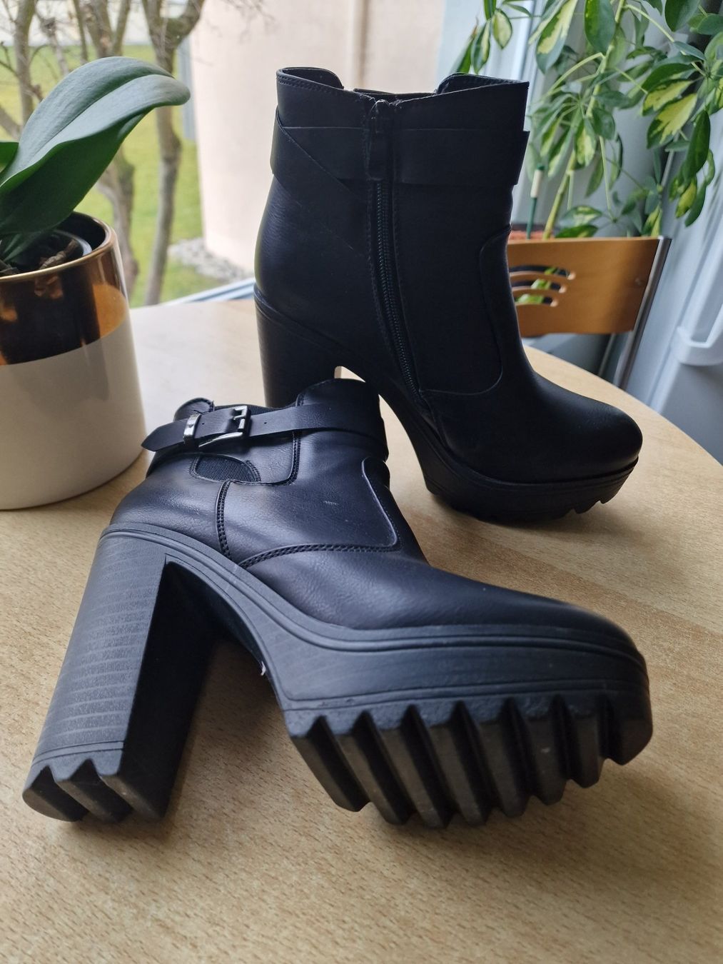 Scarpe da donna: Stiefeletten Gr. 37 – Usato da Uster venduto da Witchblade5 1