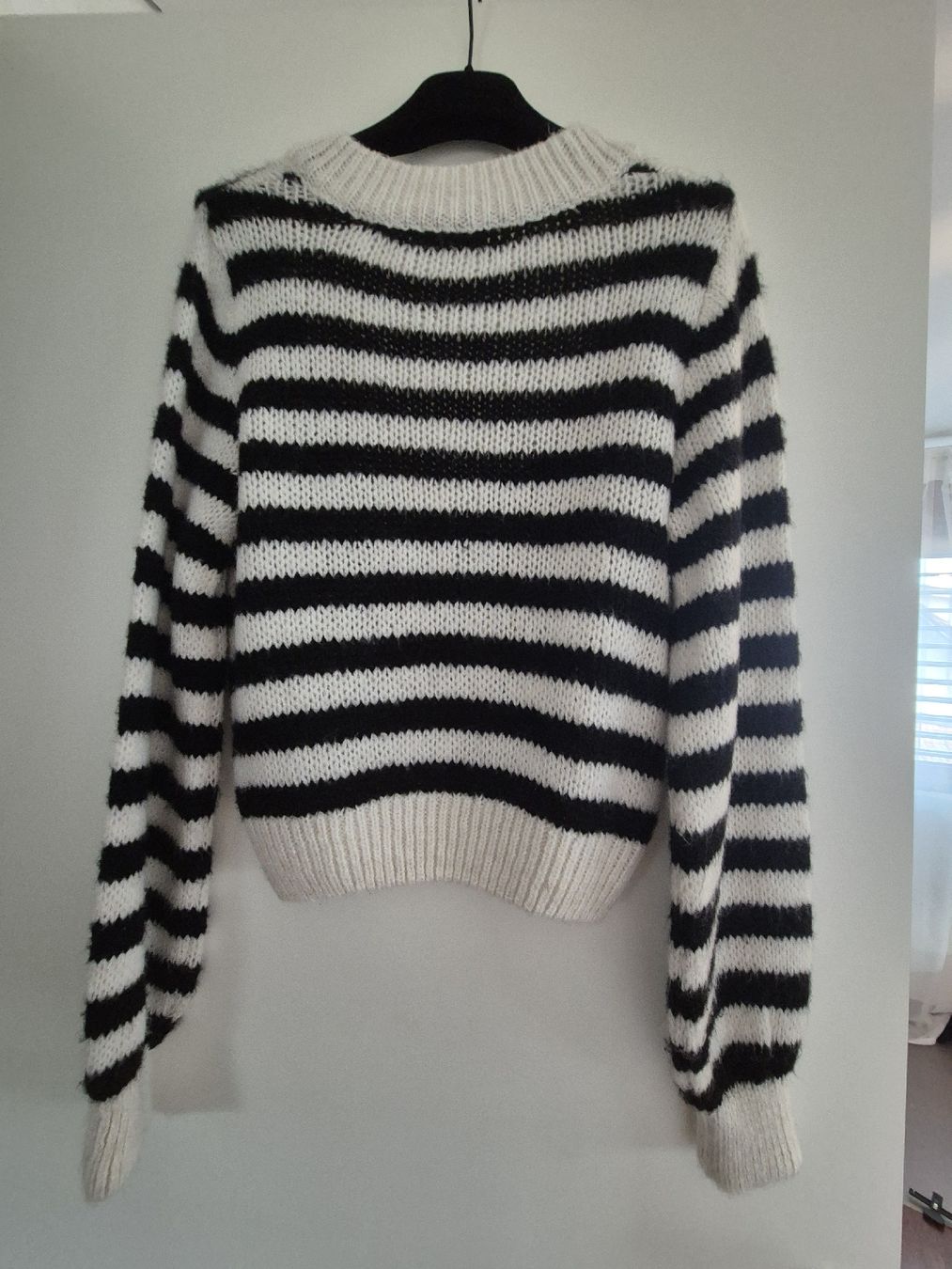 Pullover & Sweatshirts: Schwarz weiss gestreifer Strickpullover – Neu (gemäss Beschreibung) aus Strengelbach von ich1.0 1