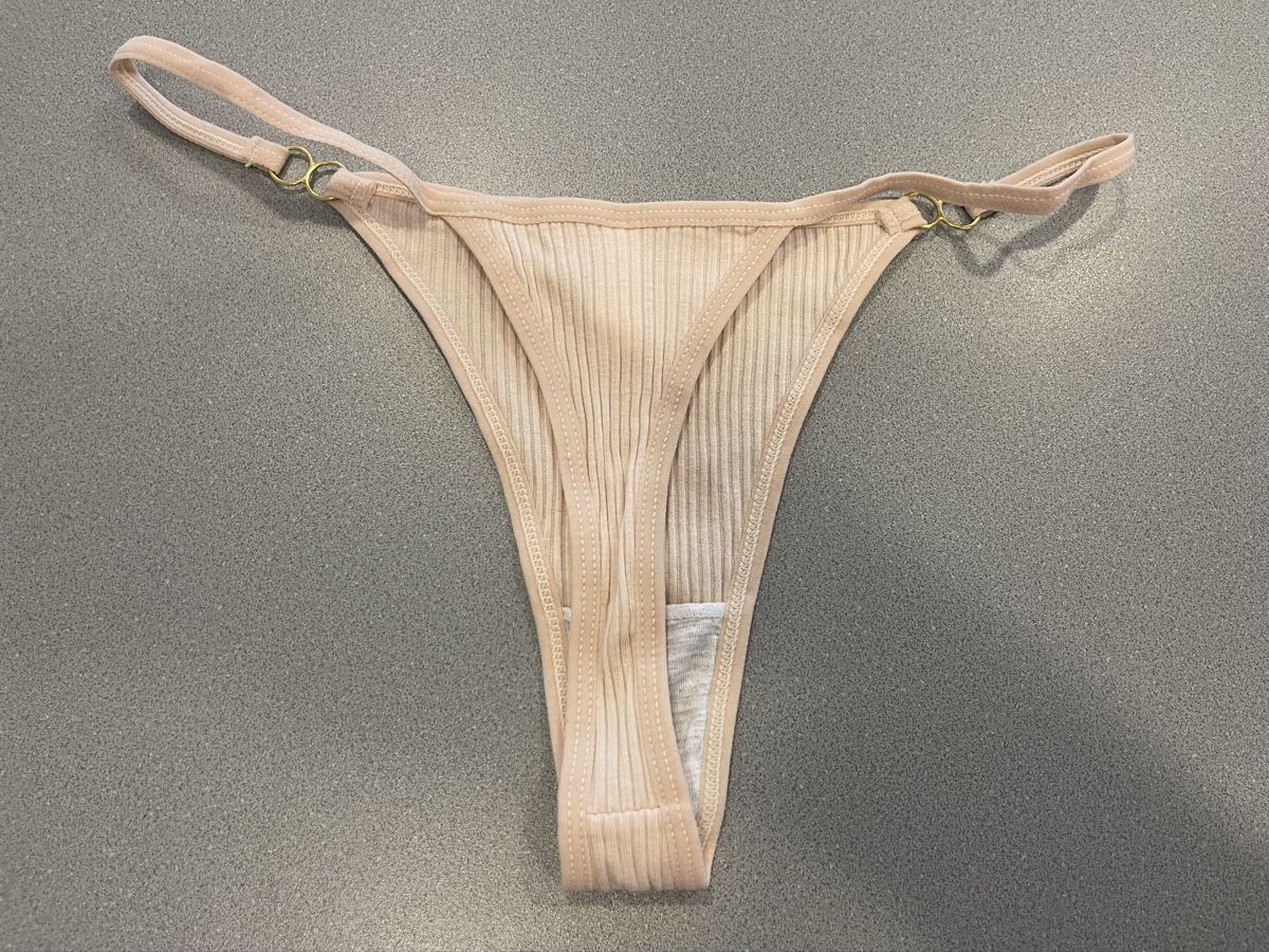 Autres dessous: Neuer String Tanga, Grösse L – Neuf avec emballage d'origine à Wohlen AG par abaci 1