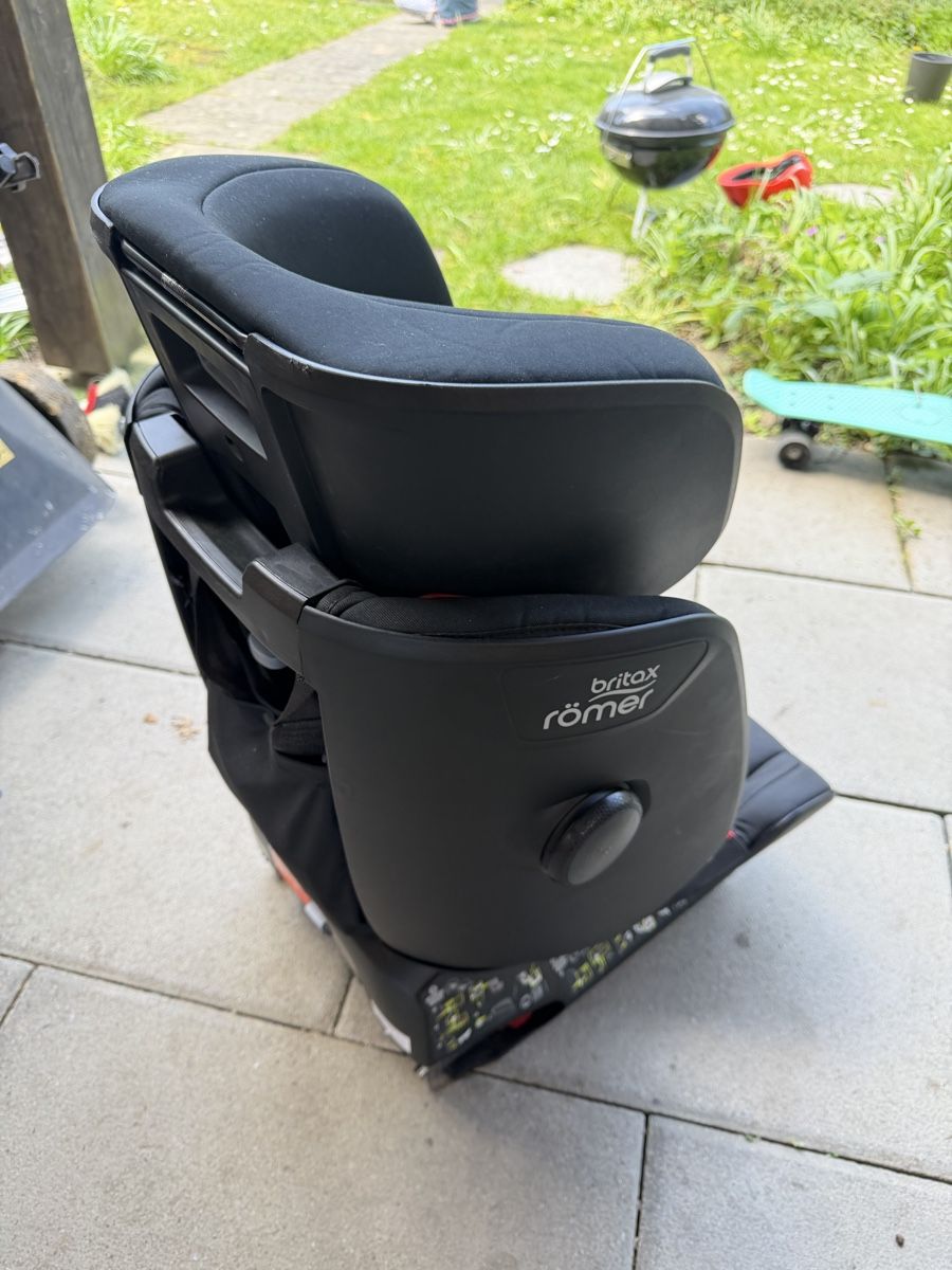 Britax Römer Seggiolini per auto: BRITAX RÖMER Advansafix IV R – Usato da Winterthur venduto da oberon6x 1