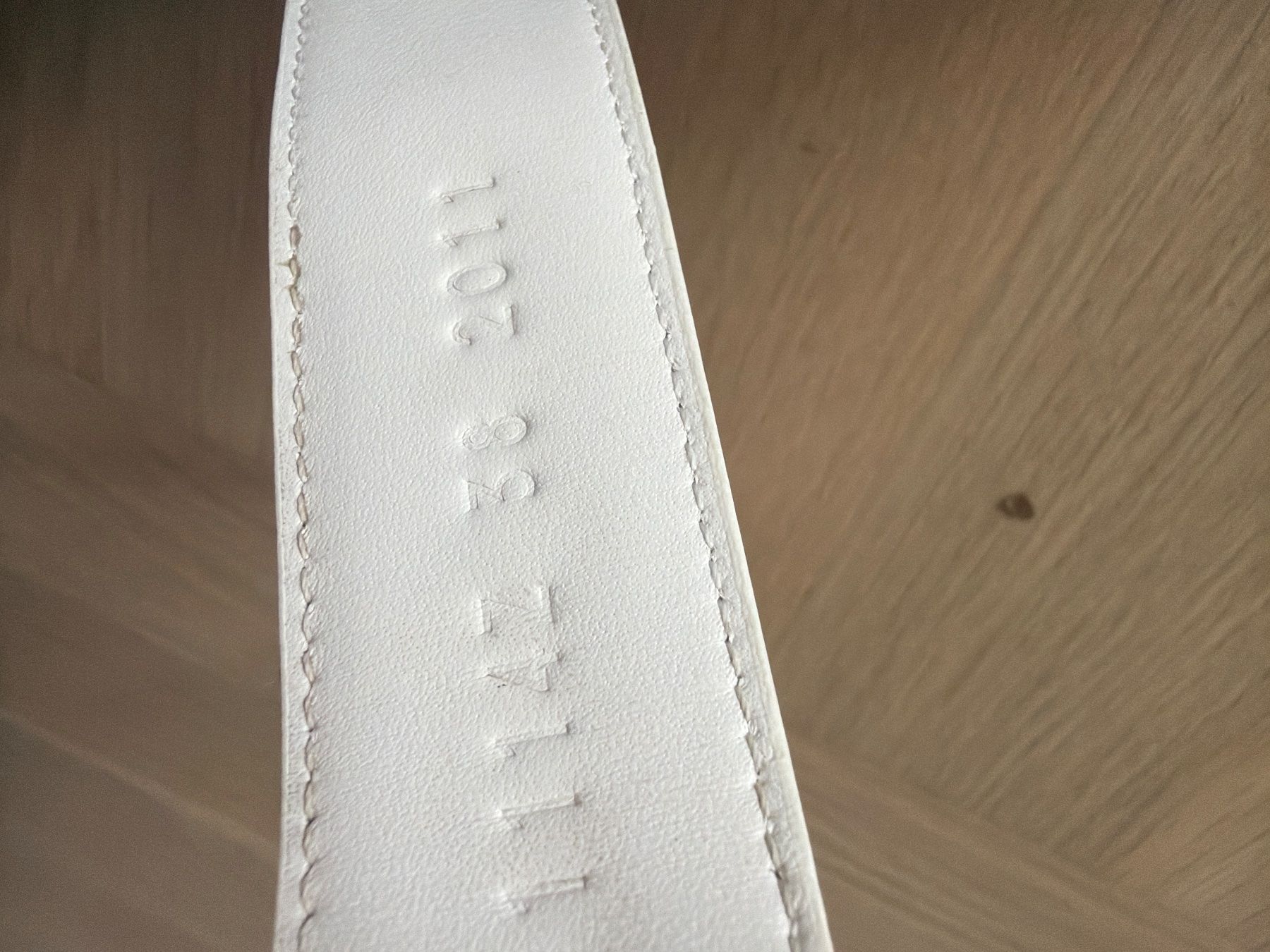 Chaussures hommes: Stylish White & Black Sandals - Summer Ready - Size 7/8 – D'occasion à Zürich par ale_d79f 5