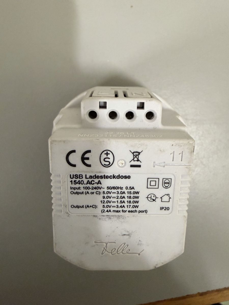 Feller Fiches d'alim.: Usb steckdose  – D'occasion à Zürich par papaplatte 1