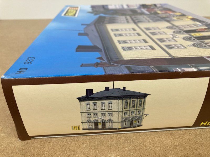 Faller Modellini di ferrovie: Faller H0 Bausatz 933 Postamt neu in OVP – Nuovo e nell'imballaggio originale da Büsserach venduto da ModellbahnDepot 2