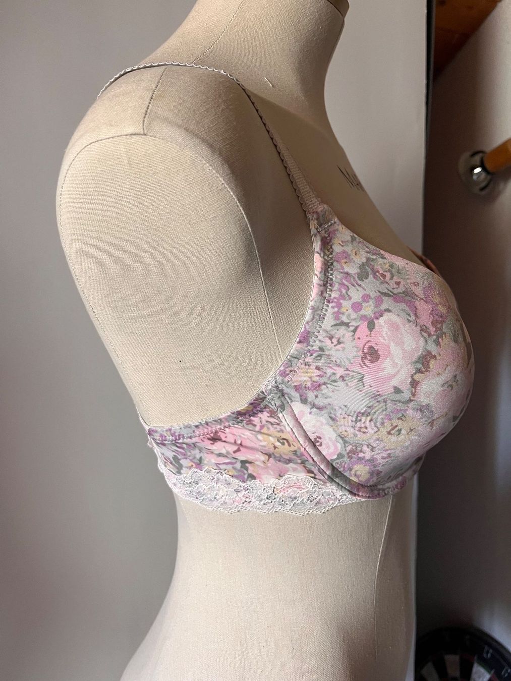Sassa Sonstige Unterwäsche: SASSA, Schalen-BH, Grösse 85B, Farbe Hellgrau/Blumenmuster – Neu und originalverpackt aus Rudolfstetten von gst_g7xl 3