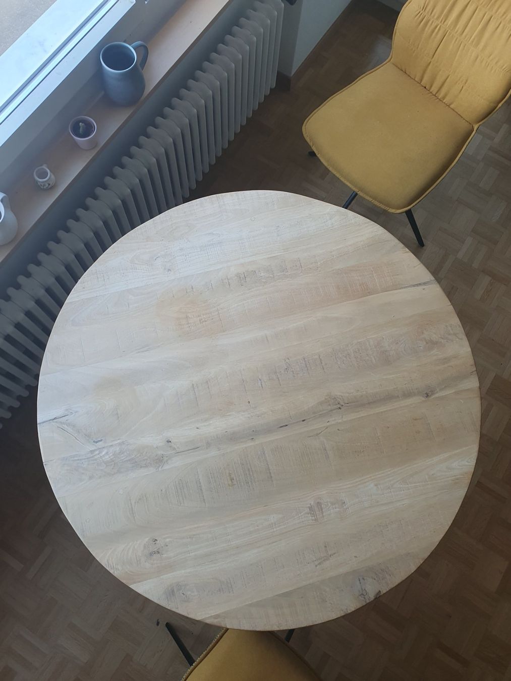 Maisons du monde Tische: Runder Esstisch "industriell" – Gebraucht aus Nussbaumen AG von jul_t76k 3