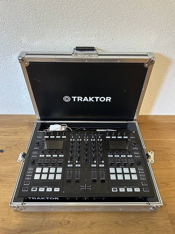 Console di mixaggio: Traktor Kontrol S8 – Usato da Balgach venduto da grxb