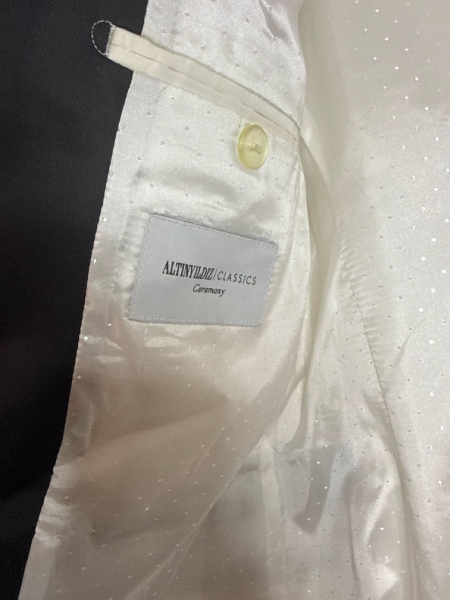 Jacken: Elegant Cream Blazer with Black Trim, Size Medium – Gebraucht aus Effretikon von lio_gjr8 5