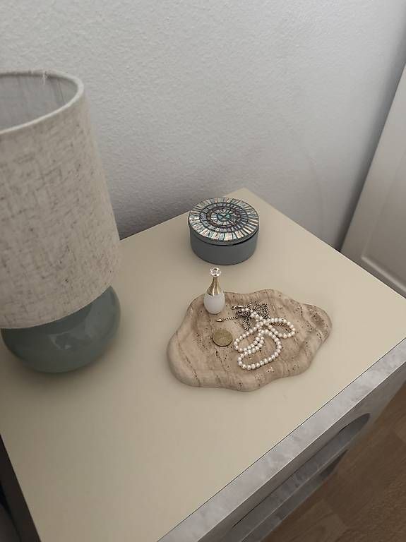 Comodini: Nachttisch Santorini Style – Usato da Winterthur venduto da m___elle 1
