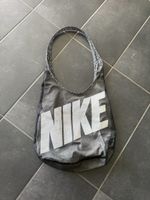 Praktische Nike Tragetasche, neuwertig, kaum gebraucht!