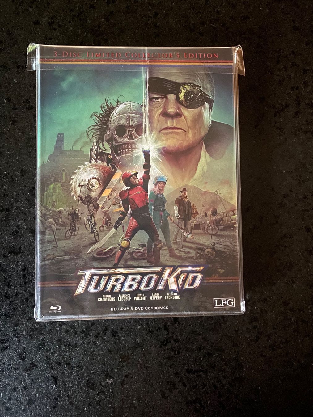 Tutti i DVDs: Turbo Kid Mediabook Blu-ray + DVD OVP – Nuovo e nell'imballaggio originale da Schmitten FR venduto da FilmRarities