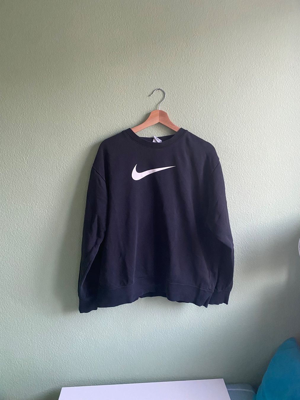 Pullover & Sweatshirts: Nike Vintage Sweatshirt Schwarz, Grösse M – Gebraucht aus Basel von Larry24