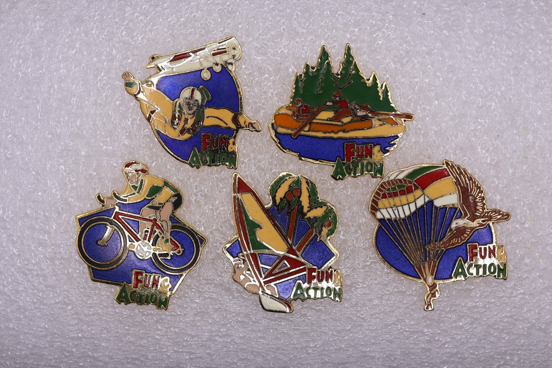 Placchette & Badge: 5 Pins  Fun & Action   – Usato da Winterthur venduto da Sammleroase