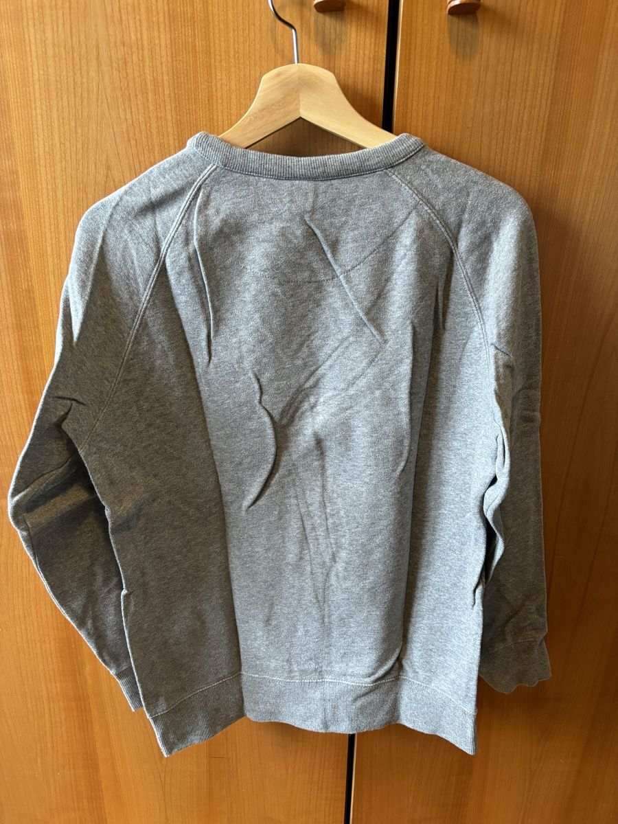 H&M Pullover & Sweatshirts: H&M grey pullover (size M) – Gebraucht aus Colombier VD von jaredein 2