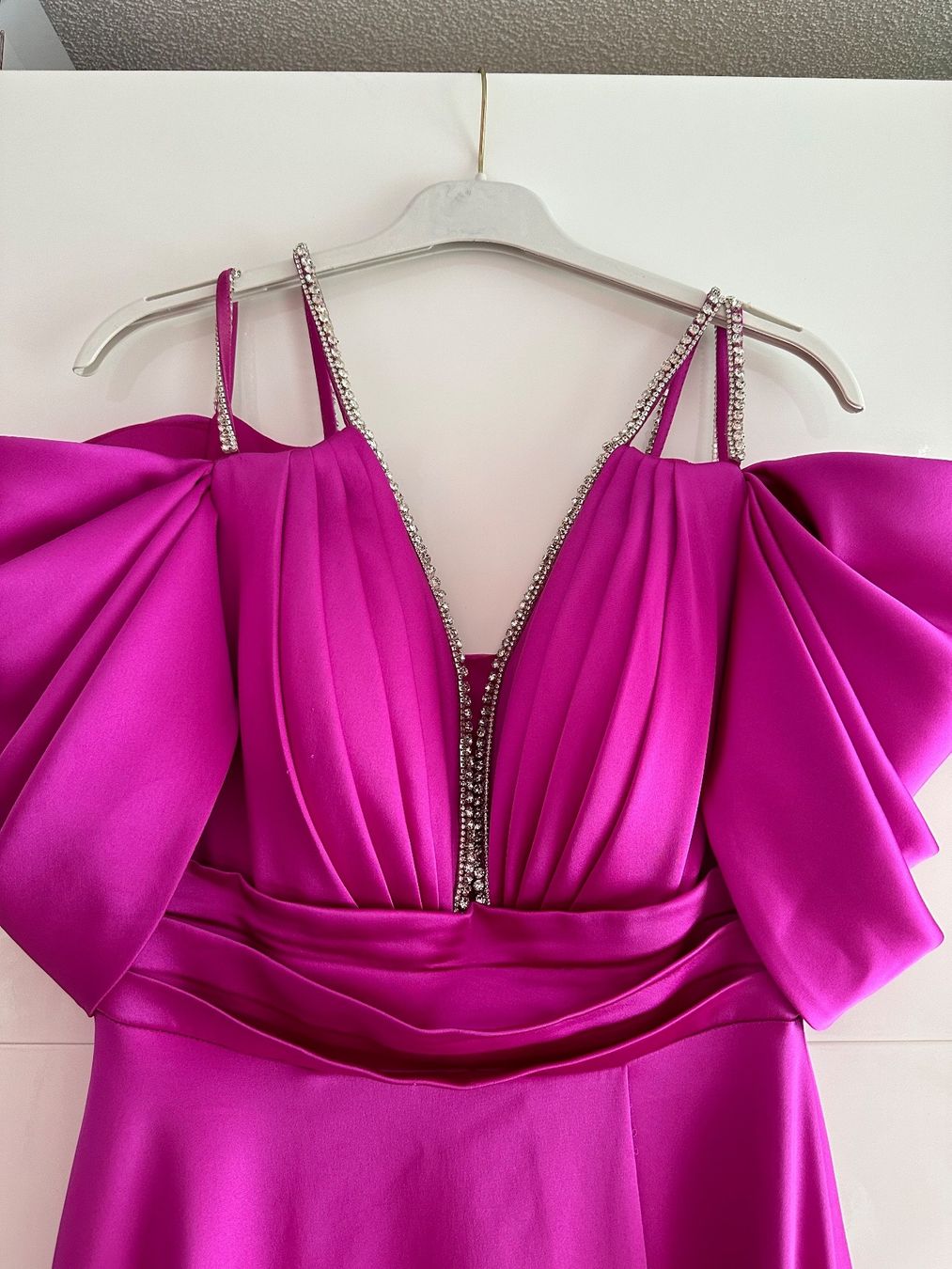 Vestiti: Satin pinkes Abendkleid mit Strassträgern Grösse 40 – Usato da Triengen venduto da nes_l8cj 1