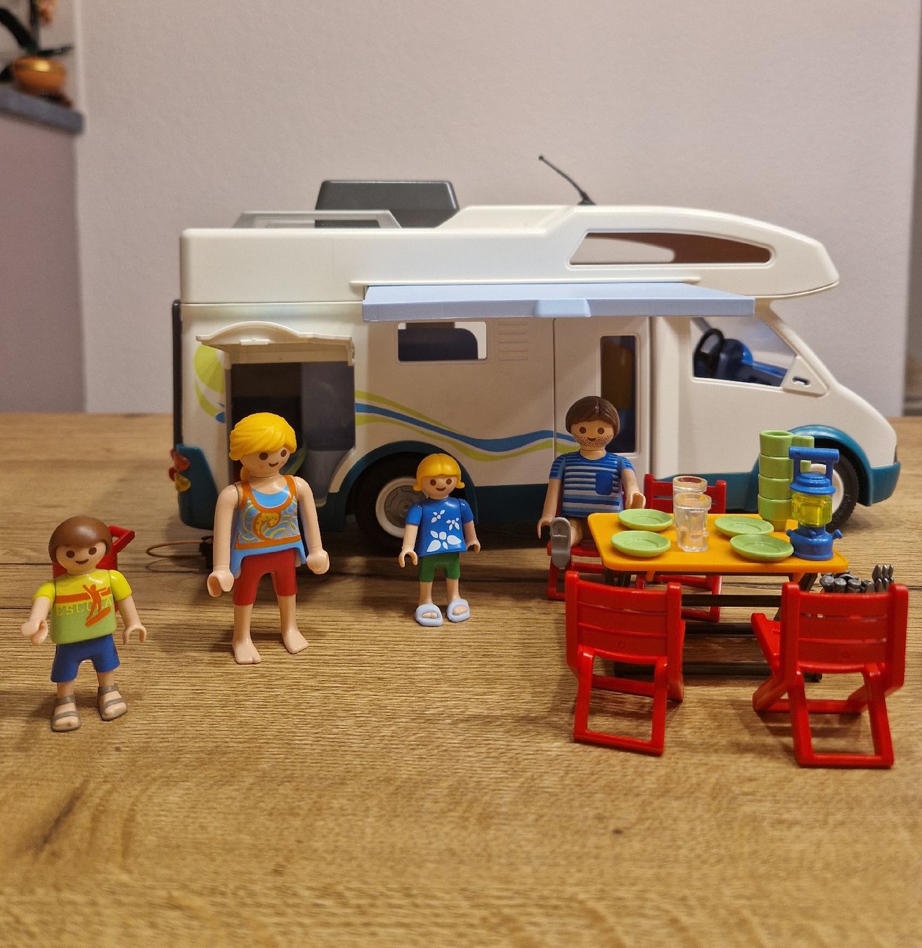 Playmobil Giocattoli: Playmobil Wohnmobil mit Campingset – Usato da Sempach venduto da tinkerbell10 1