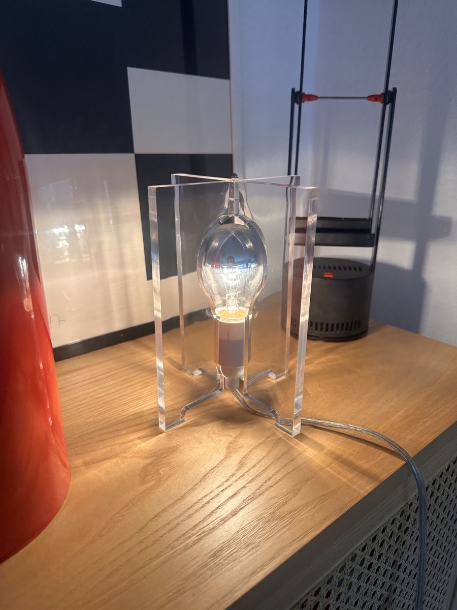 Micasa Lampade: Vintage cool Tischlampe aus Acryl / Plexiglas – Usato da Baden venduto da Marytumby