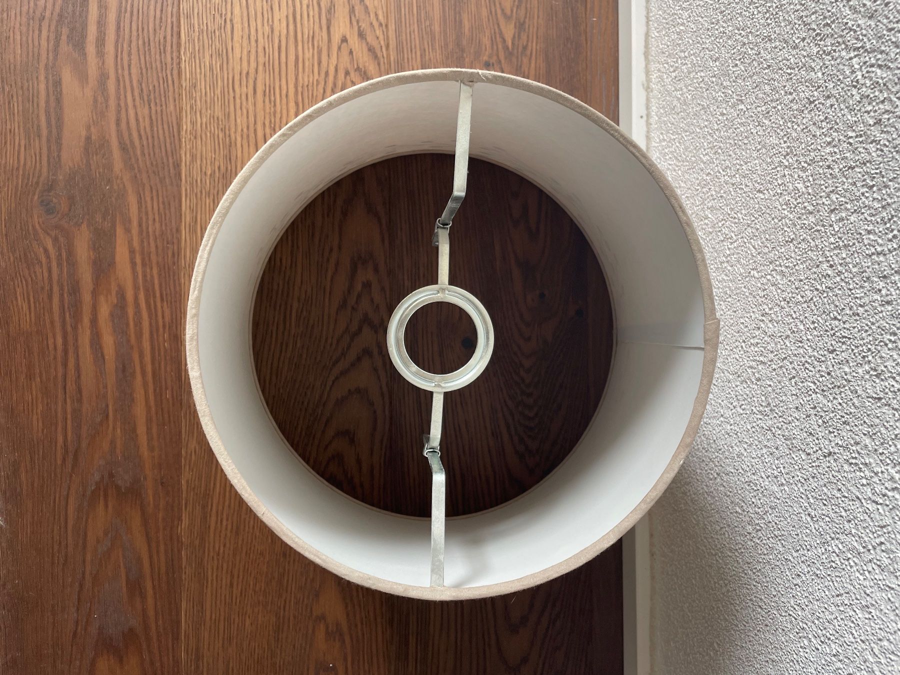Paralumi: Beige Lampenschirm mit Blumenmuster – Nuovo (secondo la descrizione) da Wil SG venduto da Sawil 1