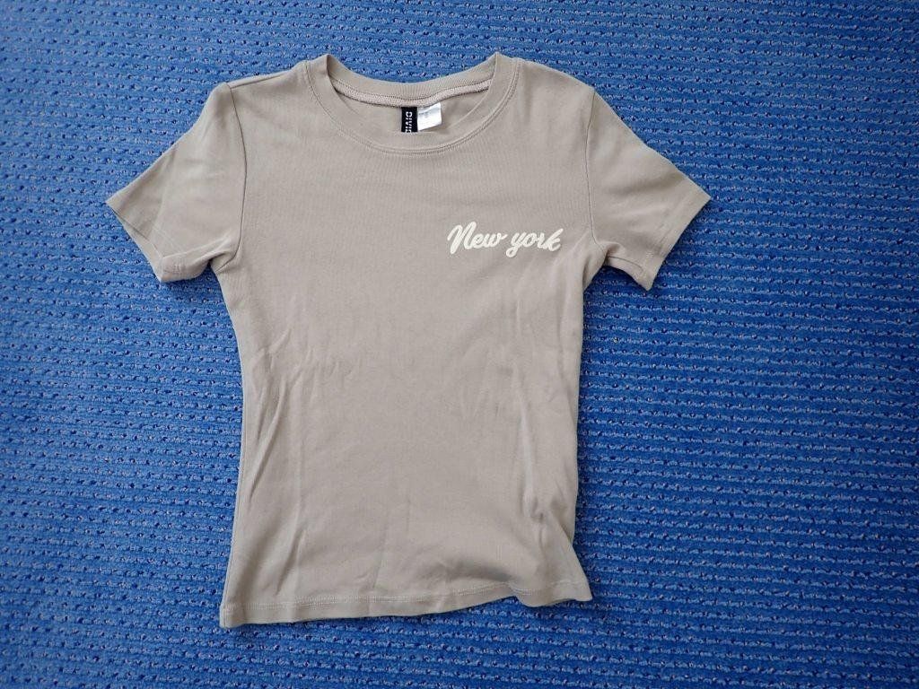 H&M Camicette, T-shirt & Top: 2 Tshirts Divided Grösse XS – Usato da Galgenen venduto da Marc98 3