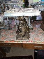 Beistelltischli Bronzefigur Kunst Unikat