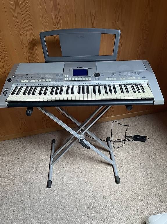 Strumenti musicali: Keyboard Yamaha PSR S500 – Usato da Langenthal venduto da Greppelers