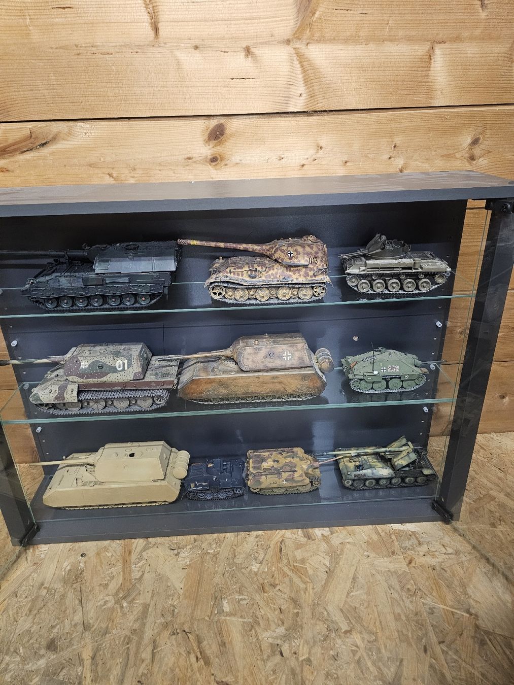 Kit di modellismo & Modellini statici: Handgebaute und bemalte Panzermodelle. – Usato da Luzern venduto da bagija 2