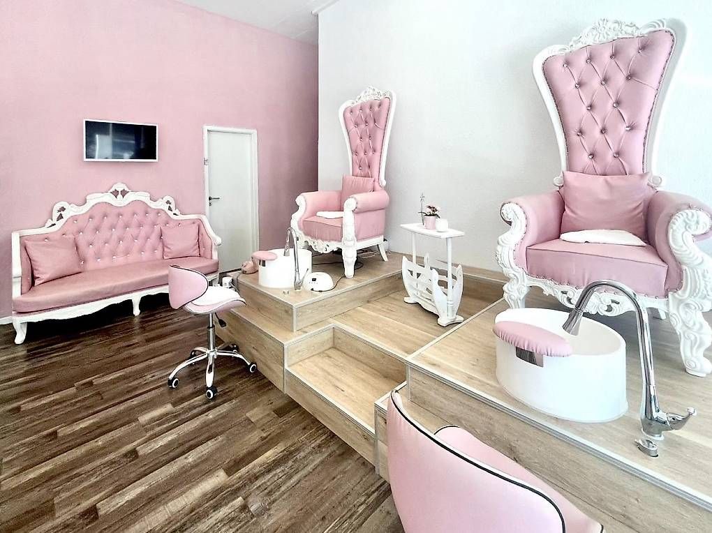 Lettini & sedie per cosmetici: Kosmetikstudio Einrichtung komplett  Top Zustand – Usato da Hochdorf venduto da cha_5rwh