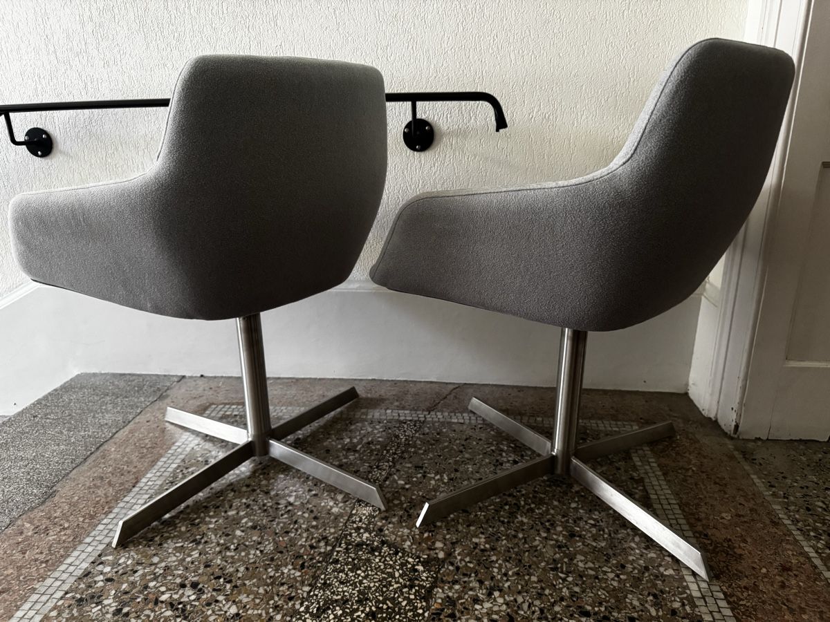 Interio Fauteuils: 2 Sessel Interio SOTA Soffbezug hellgrau Metallfuss drehbar – D'occasion à Zürich par Nobs1 3