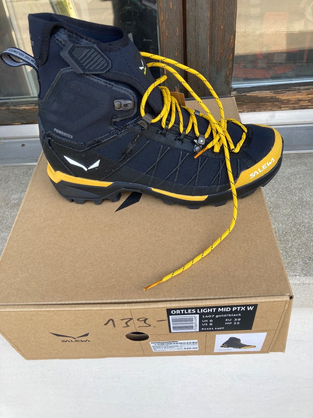 Salewa Scarpe da donna: Salewa Damen Grösse 39 Neu ! – Usato da Embrach venduto da Rockbeat