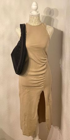 TW beige midi dress with slit🐻🤍