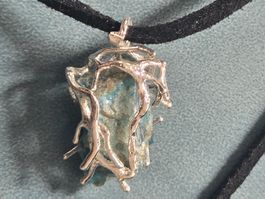 Handgemachte Halskette mit blauem Apatite aus Madagaskar.