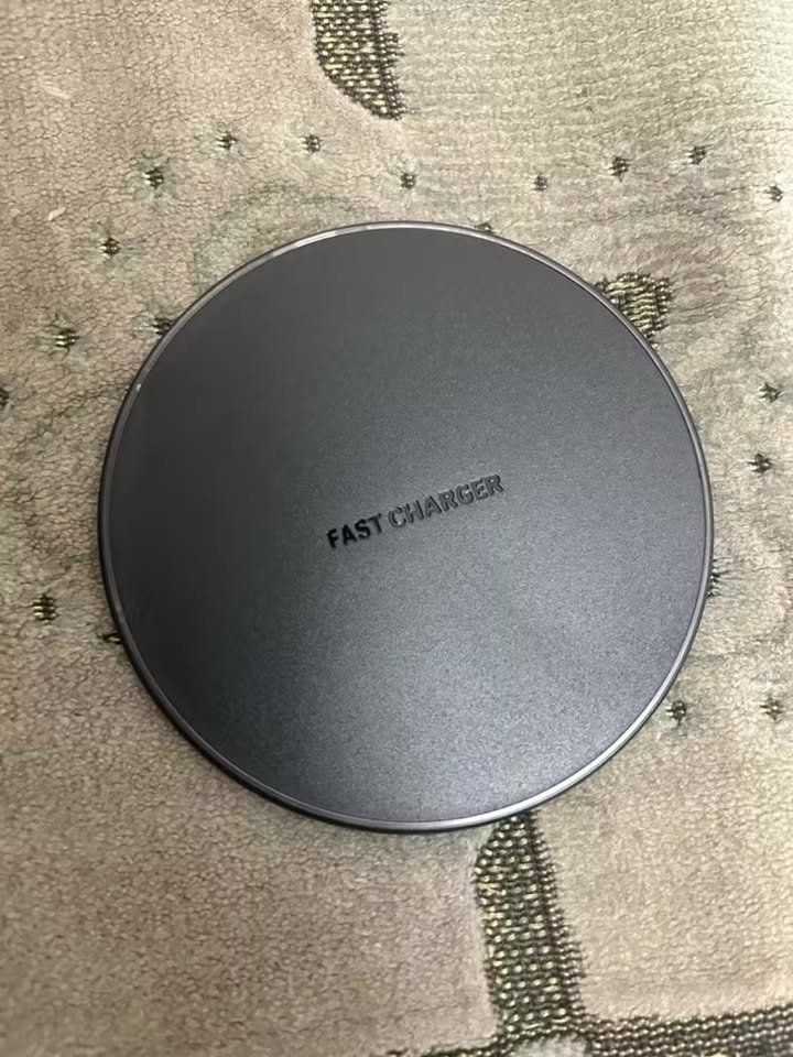 Ladegeräte: Wireless Ladegerät – Neu und originalverpackt aus Arbon von ali_nd8l
