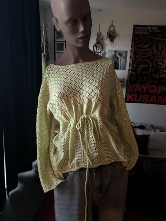 Hellgrüner Pulli