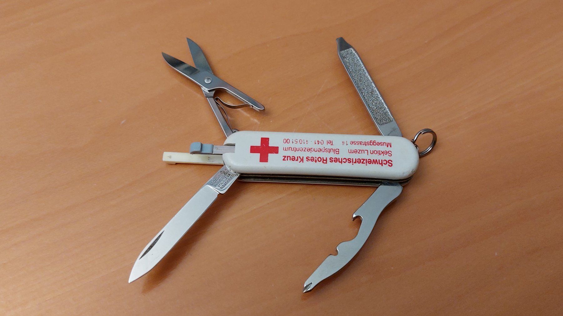 Victorinox Taschenmesser: VICTORINOX 2 Classic Knifes Sonderedition – Gebraucht aus Rotkreuz von CLASAX 3
