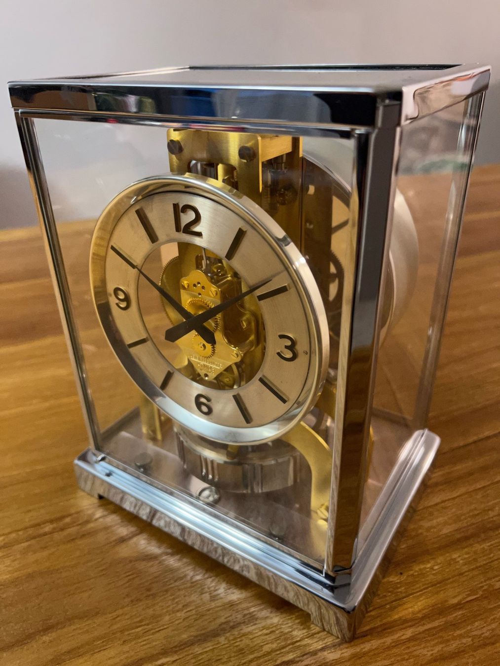 Jaeger-Lecoultre Stand- & Wanduhren: JAEGER LE COULTRE very rare bicolor ATMOS table clock - 60's – Gebraucht aus Le Mont-sur-Lausanne von LycaGallery